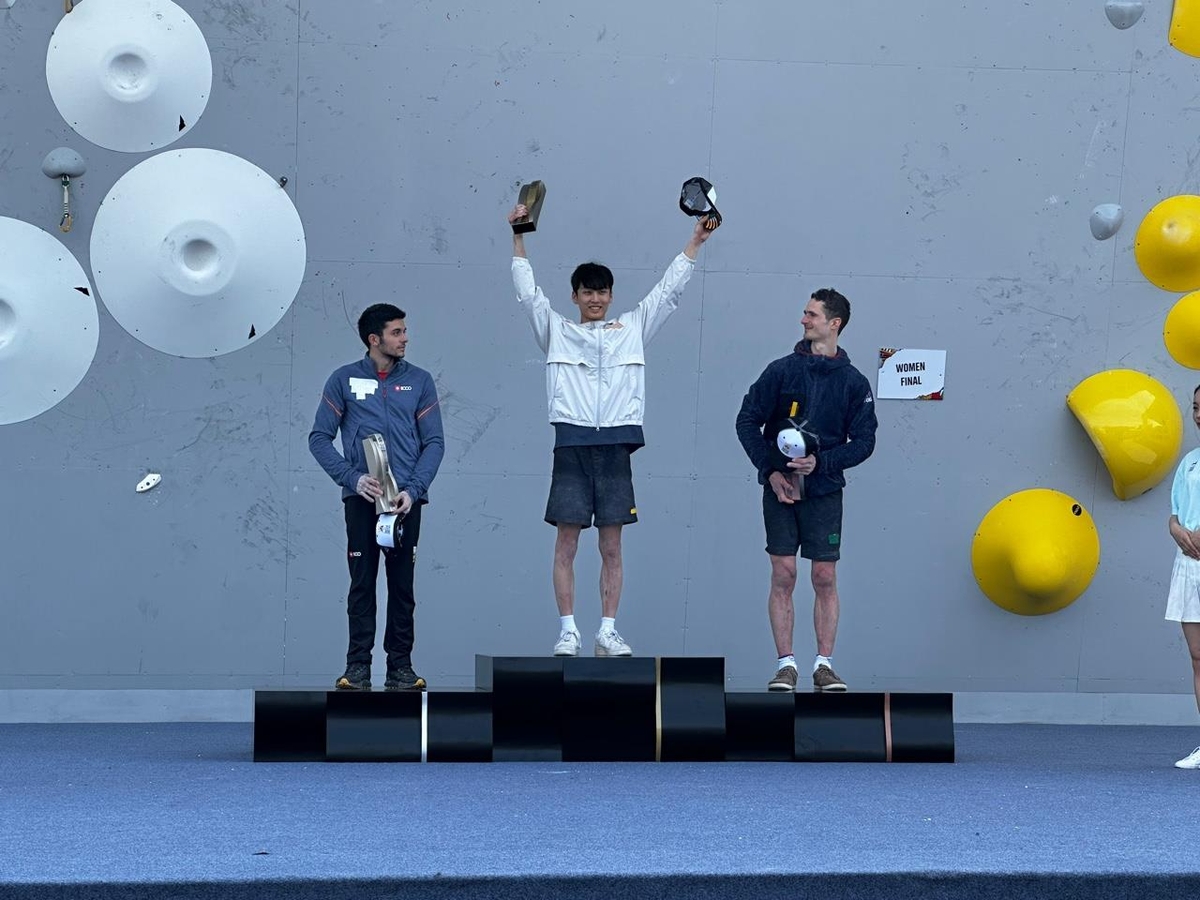 运动攀岩李度贤在首届奥运会综合预选赛中夺得男子组冠军